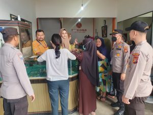 Kapolsek Tambang Pimpin Langsung Patroli ke Pasar Tarai Bangun dan Kampar