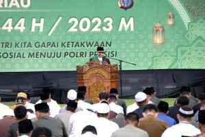 Sepuluh Ribu Lebih Warga Tumpah Untuk Laksanakan Sholat Idul Fitri Perdana di Mako Polda Riau